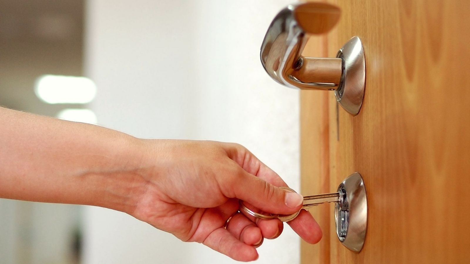 How to Avoid Overpaying for Locksmith Services